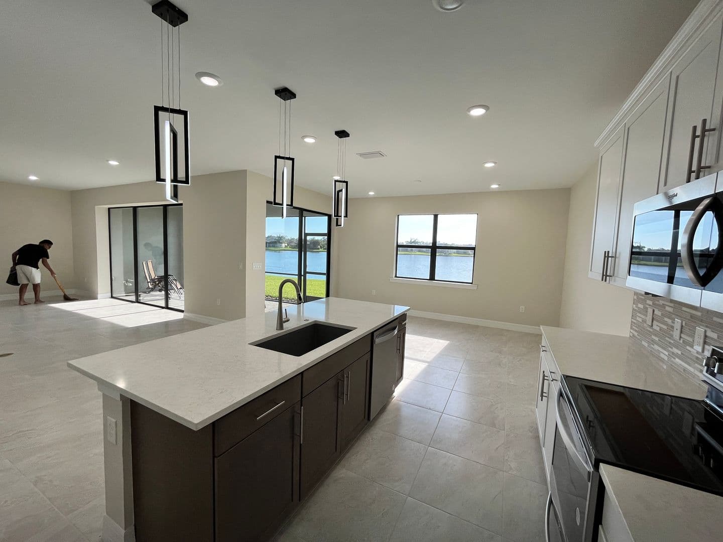 North Port House: 2541 Buckthorn Loop