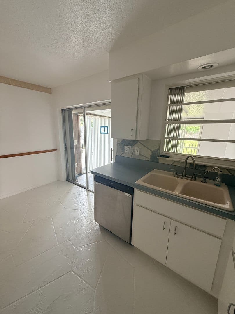 Port Charlotte House: 1358 Arrow St.