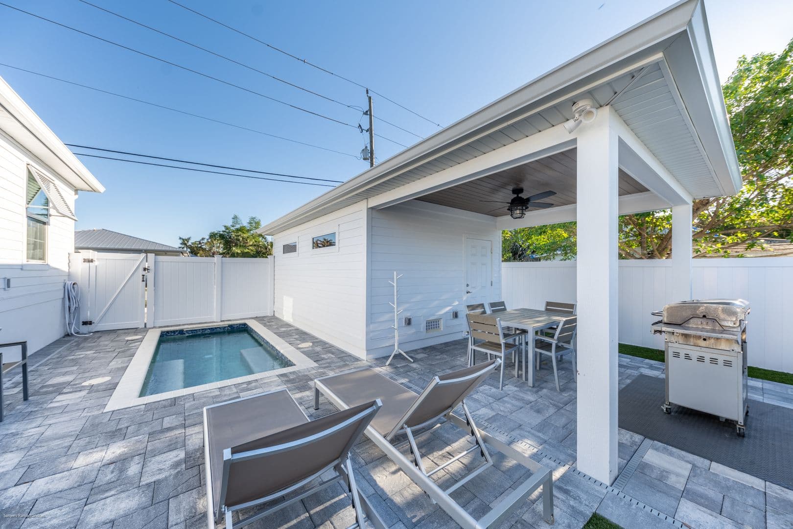 Punta Gorda Apartment: 327 Harvey St