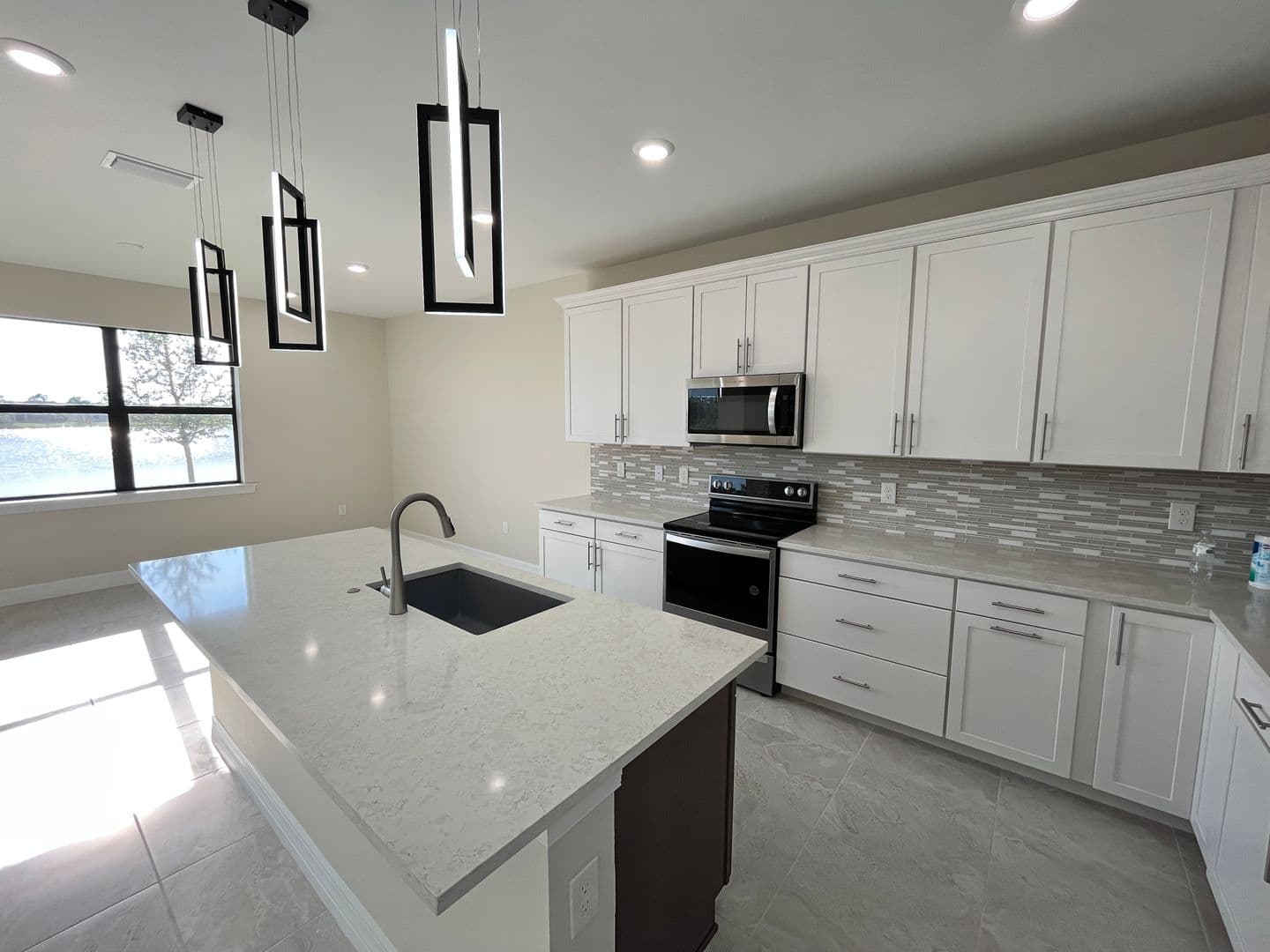 North Port House: 2541 Buckthorn Loop
