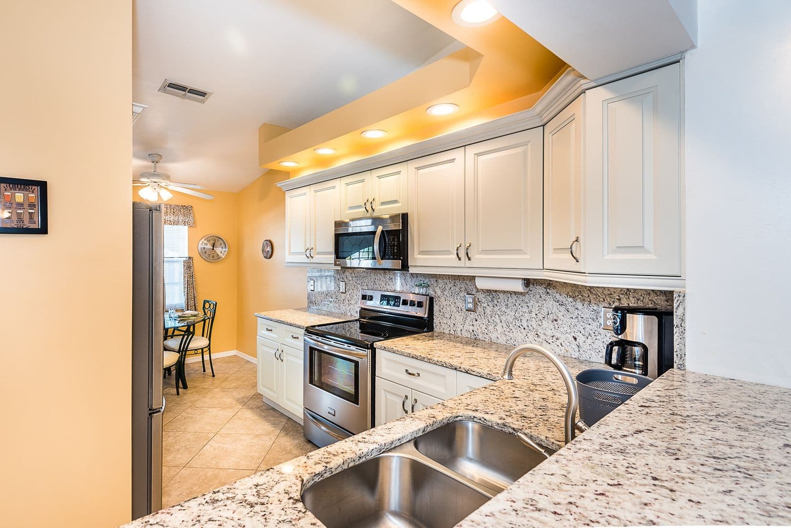 Lake Suzy Apartment: 11644 SW Egret Circle #506