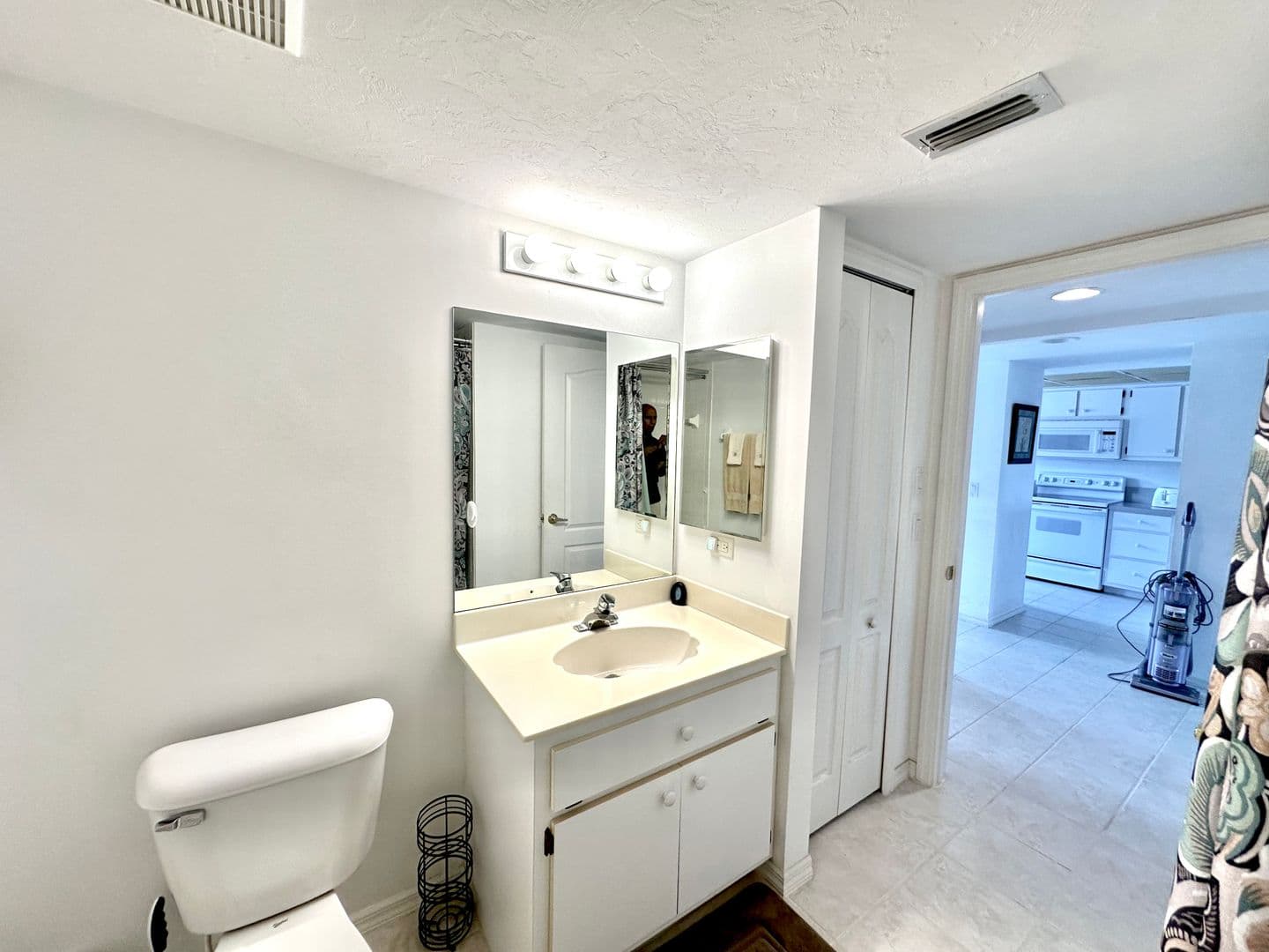 Lake Suzy Apartment: 11644 SW Egret Cir. #1102