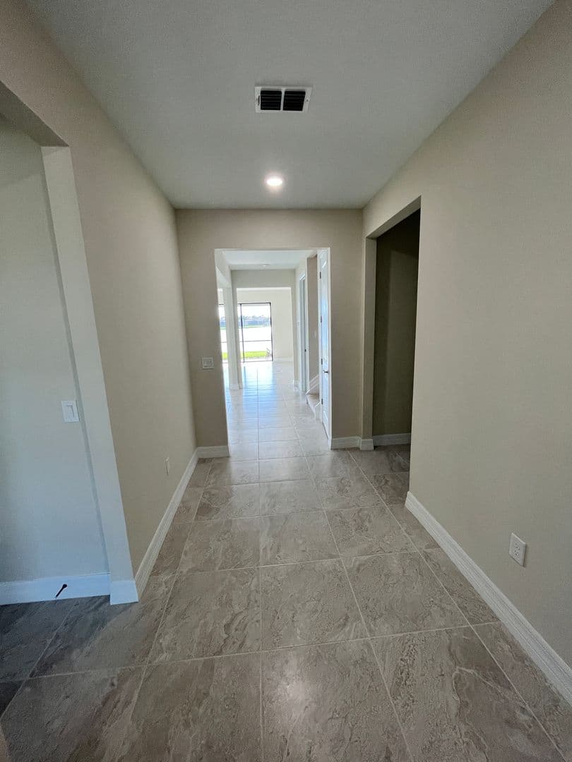 North Port House: 2541 Buckthorn Loop