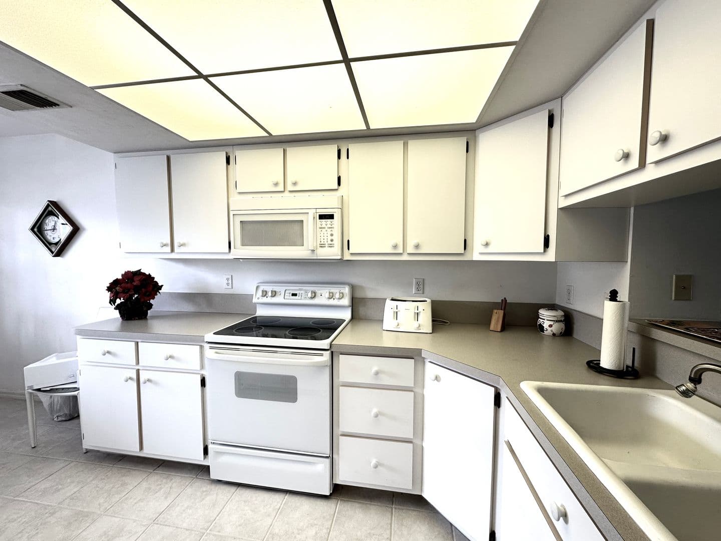Lake Suzy Apartment: 11644 SW Egret Cir. #1102