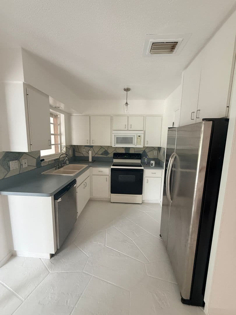 Port Charlotte House: 1358 Arrow St.
