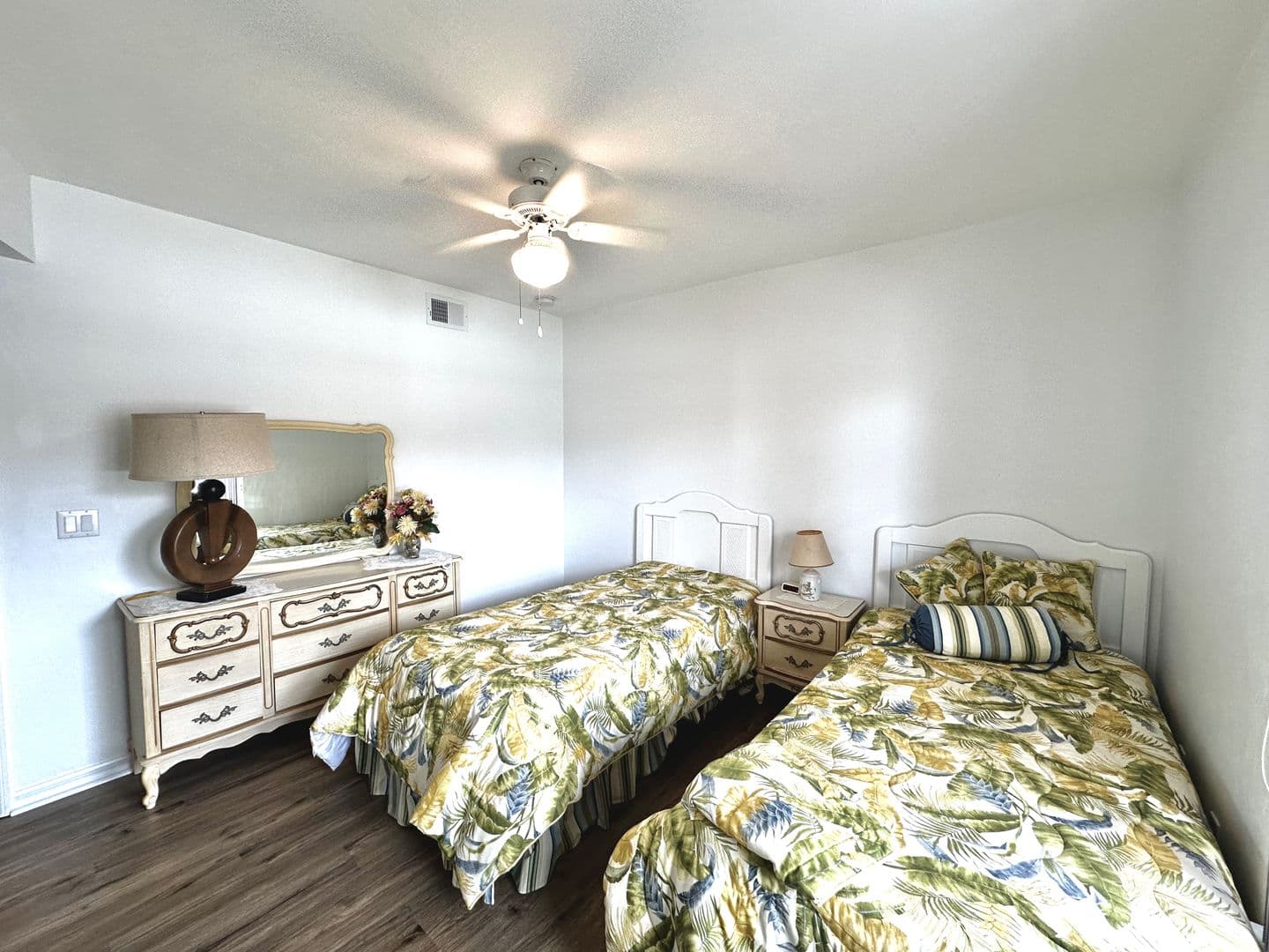 Lake Suzy Apartment: 11644 SW Egret Cir. #1102