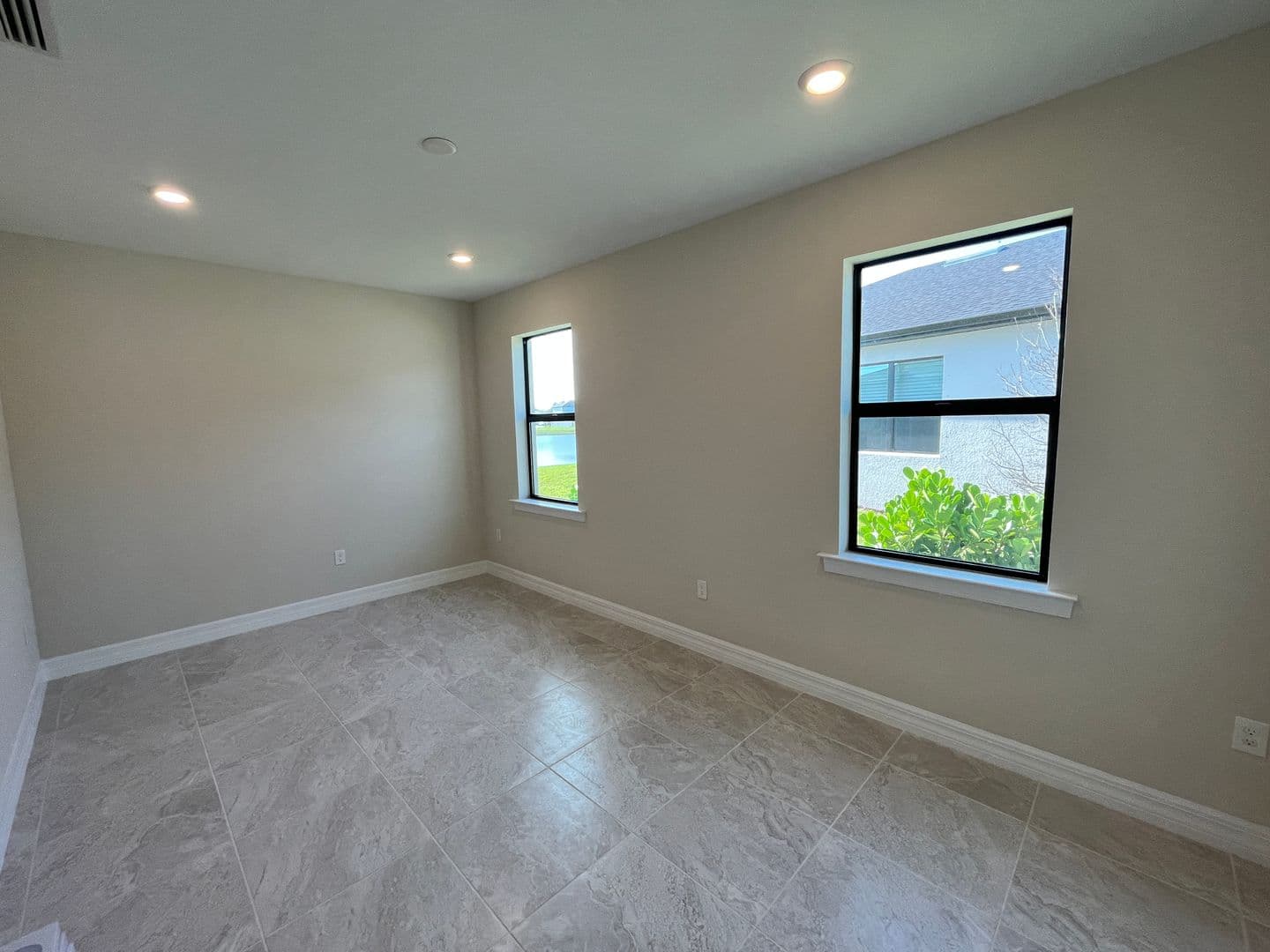 North Port House: 2541 Buckthorn Loop