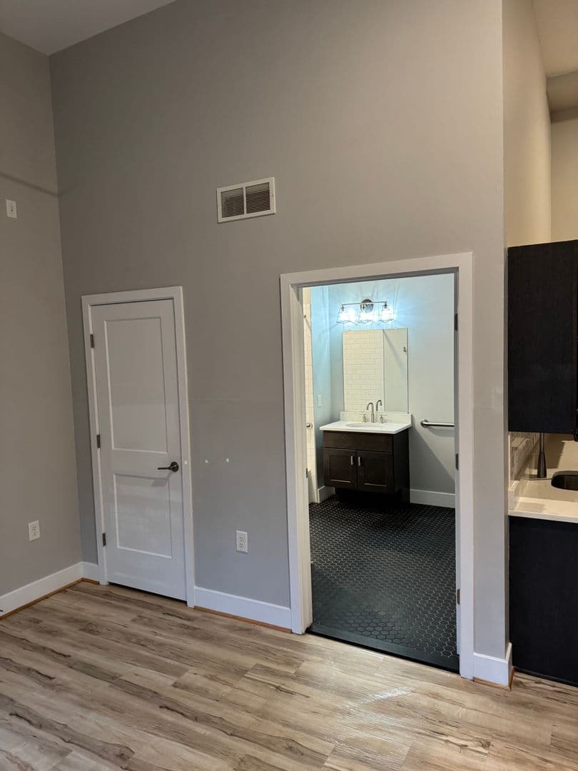 Baltimore Apartment: 1817 Maryland Ave