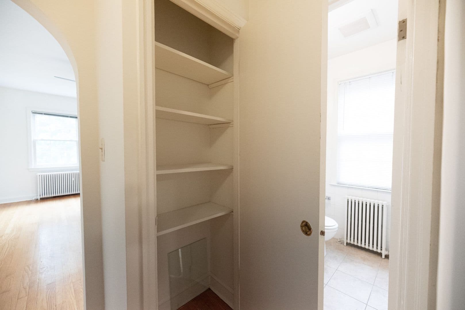 Washington Apartment: 2614 41st Street NW