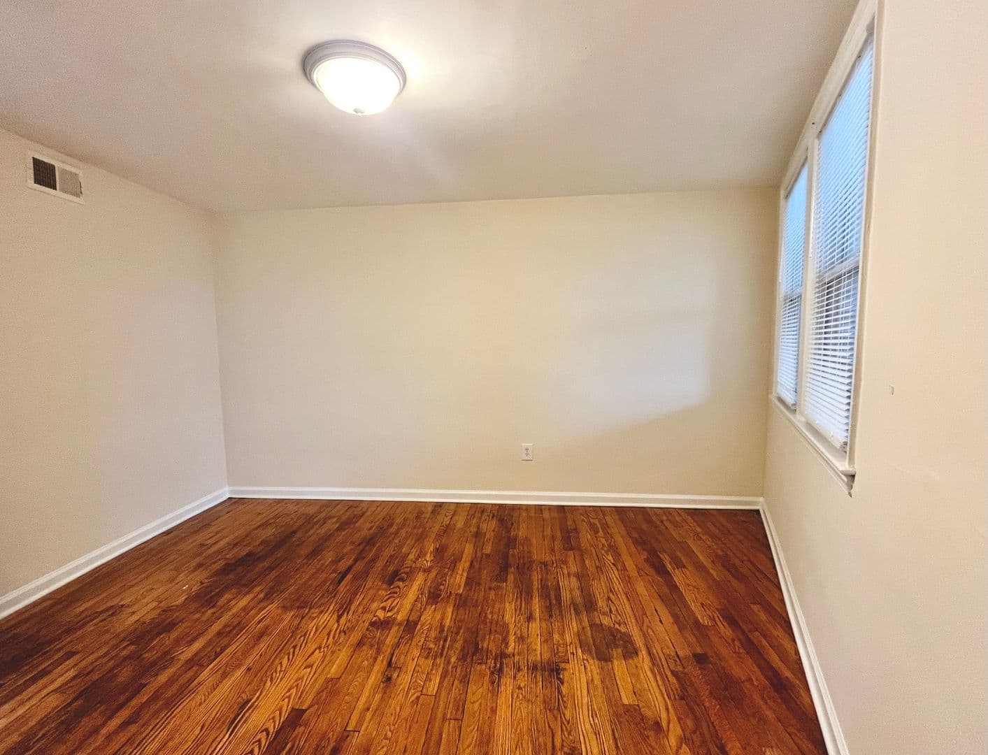 Washington Apartment: 1101 - 1113 19th St NE