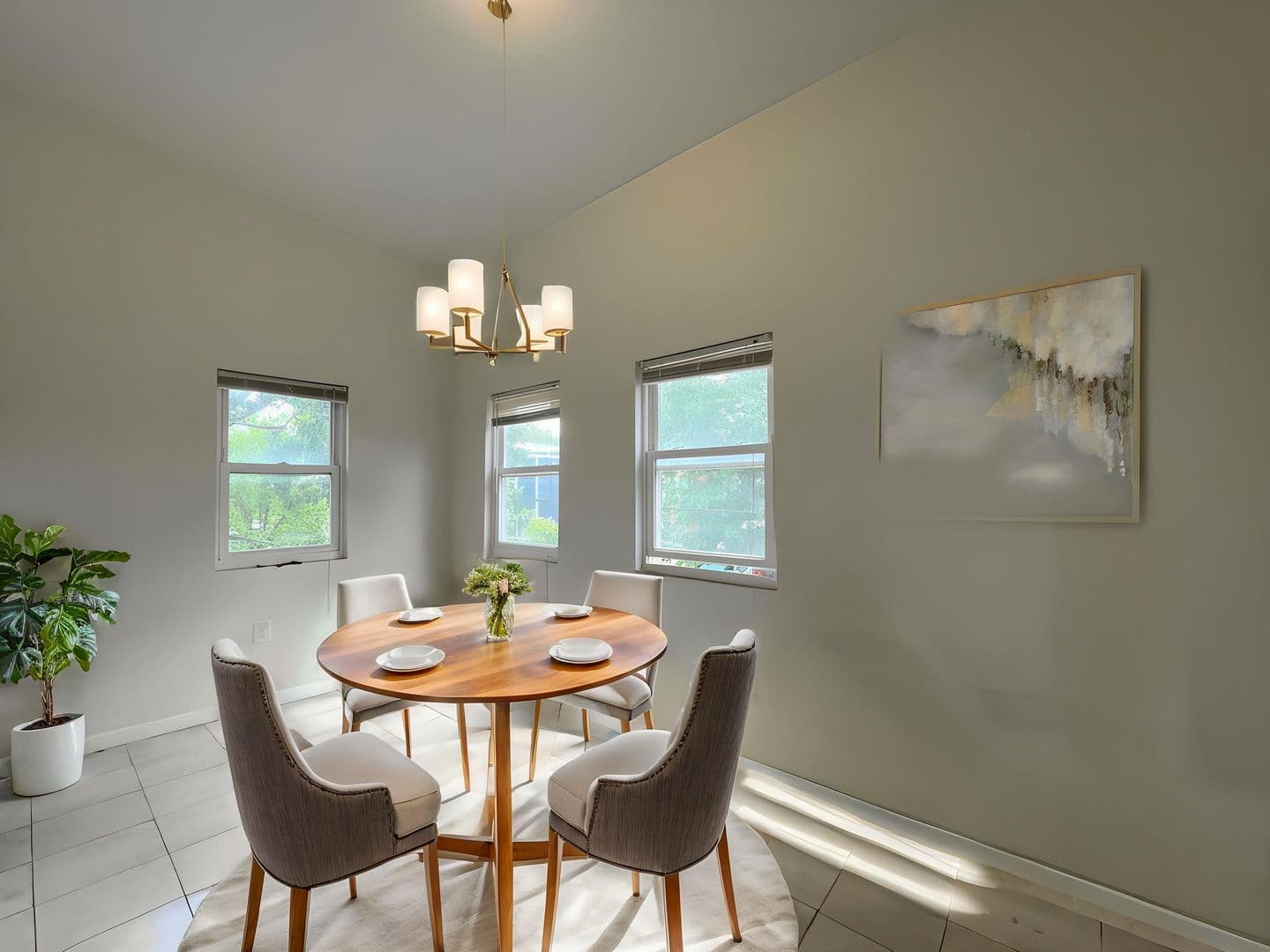 Washington Apartment: 4023 9th St NE