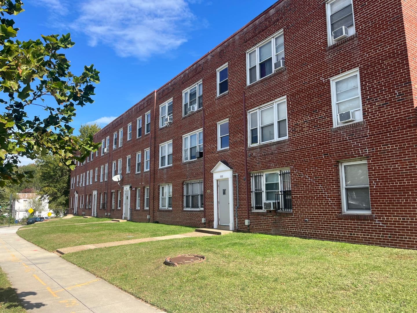 Washington Apartment: 1101 - 1113 19th St NE