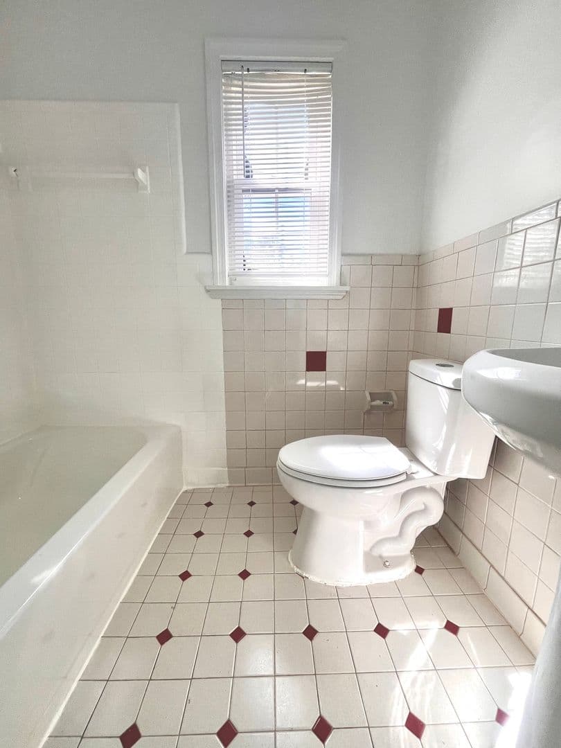 Washington House: 2115 Suitland Terrace SE
