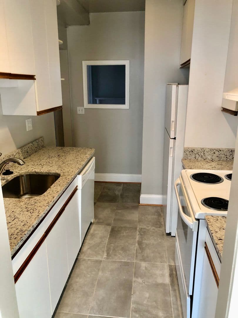 Washington Apartment: 1755 Church St NW