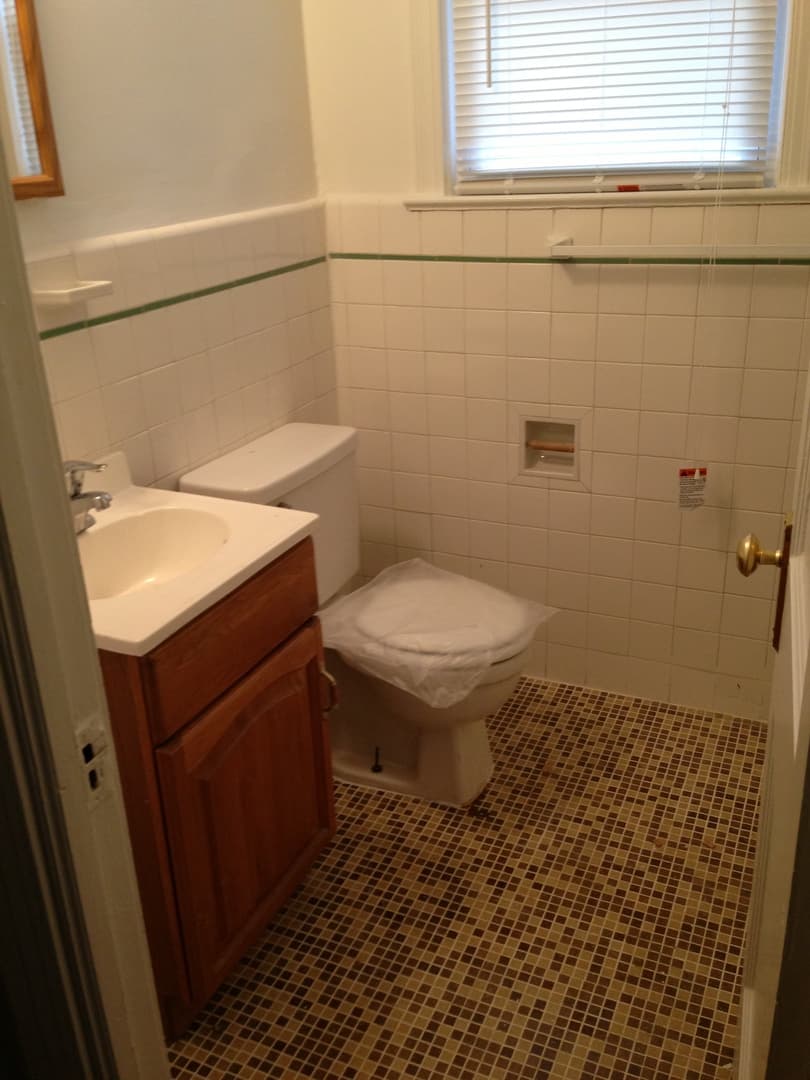 Washington Apartment: 4023 9th St NE