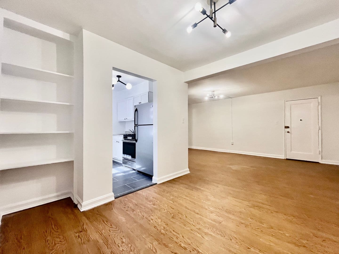 Washington Apartment: 612 12th St NE
