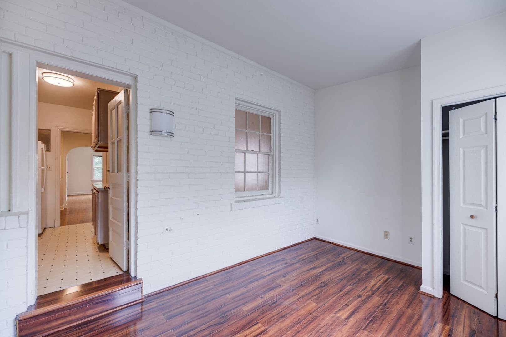 Washington Apartment: 2614 41st Street NW