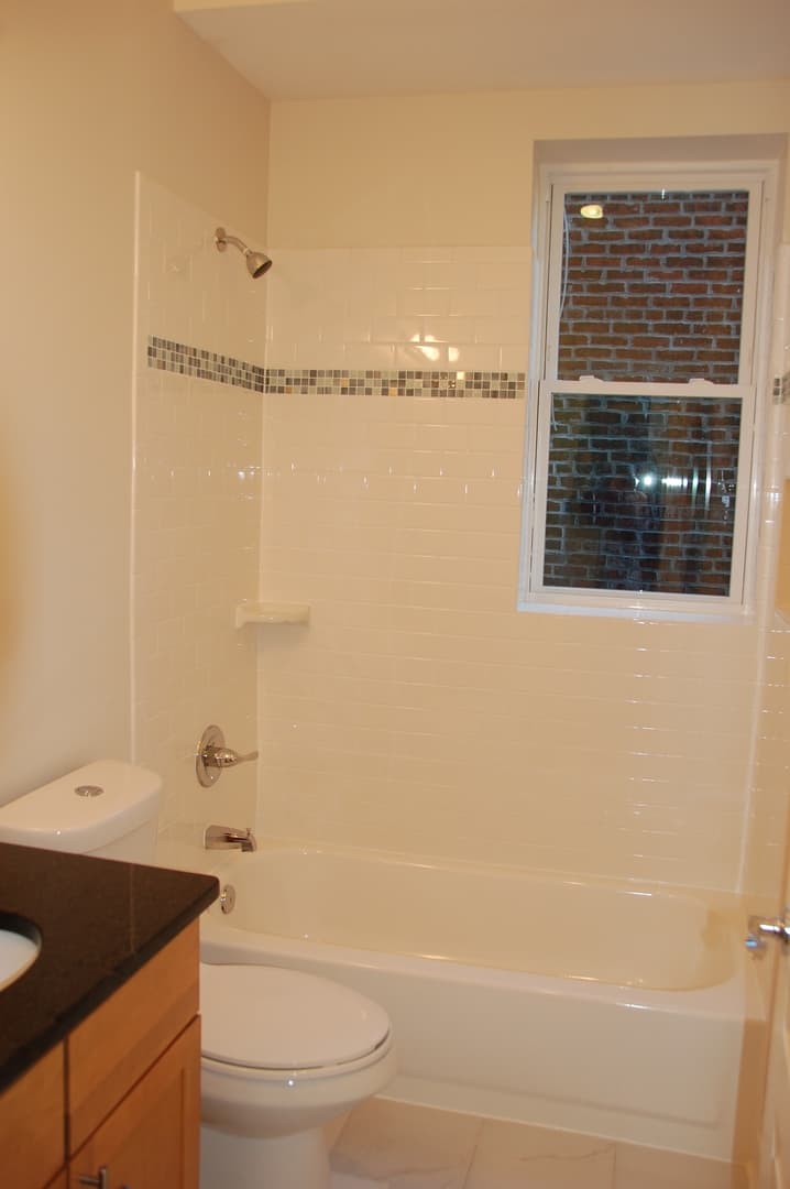 Washington Apartment: 1319 Park Rd NW