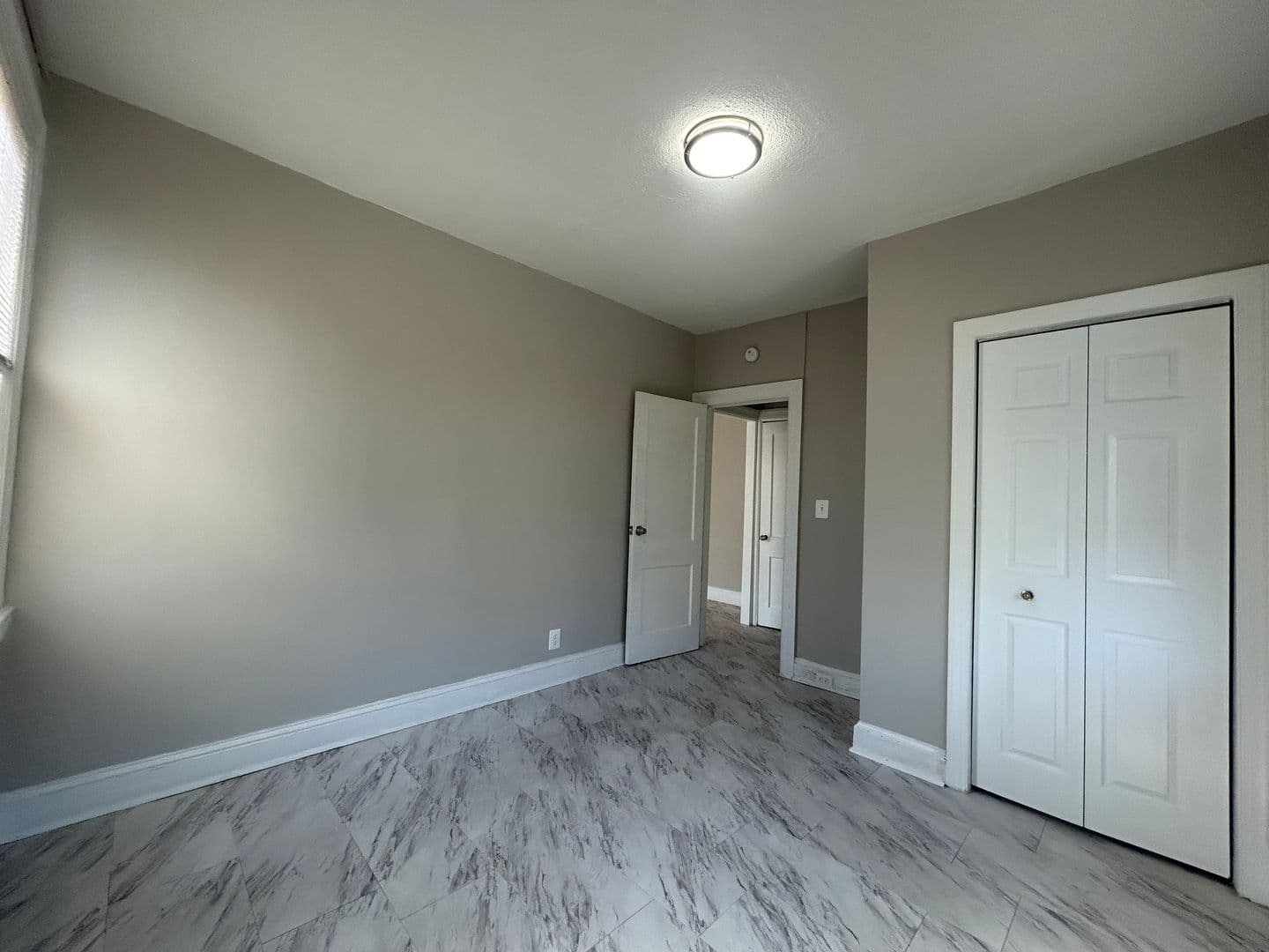 Washington Apartment: 4425 14th St NW
