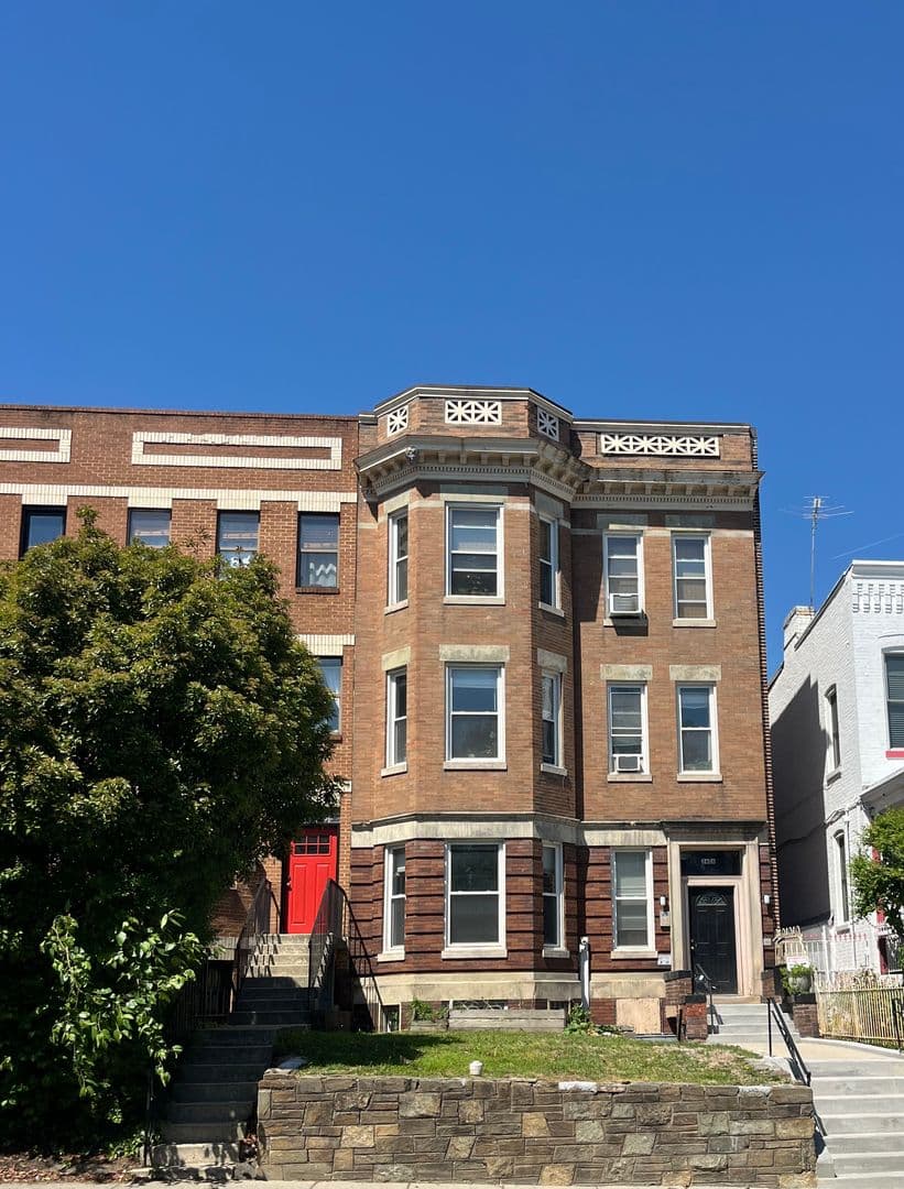 Washington Apartment: 3606 13th St NW