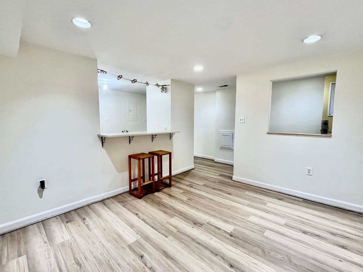 Washington House: 1446 Newton St NW