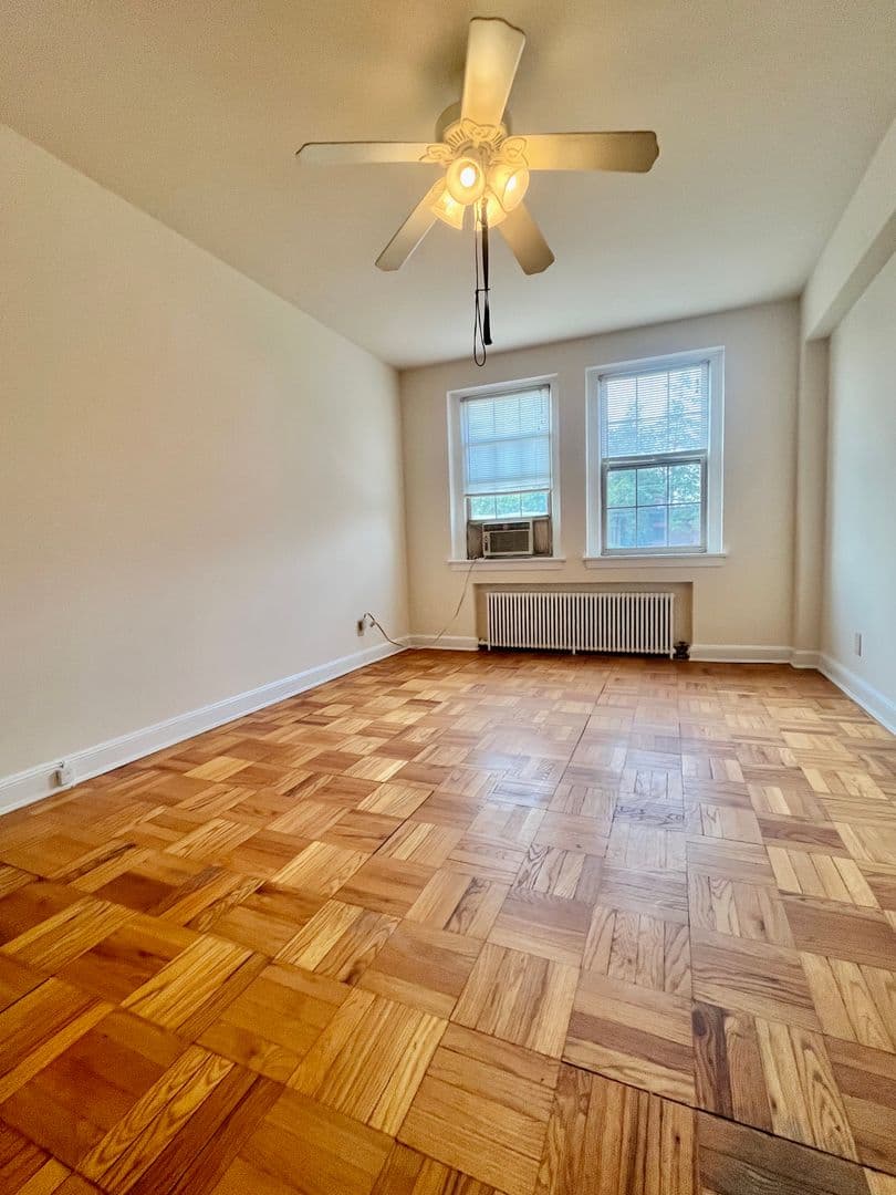 Washington Apartment: 1380 Fort Stevens Dr NW