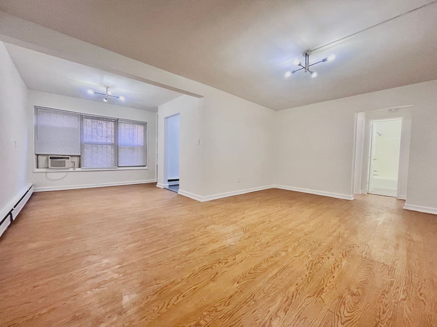 Washington Apartment: 612 12th St NE