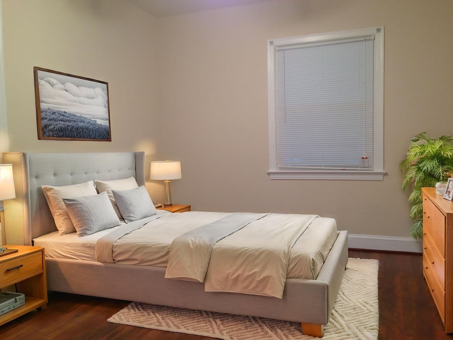 Washington Apartment: 4023 9th St NE