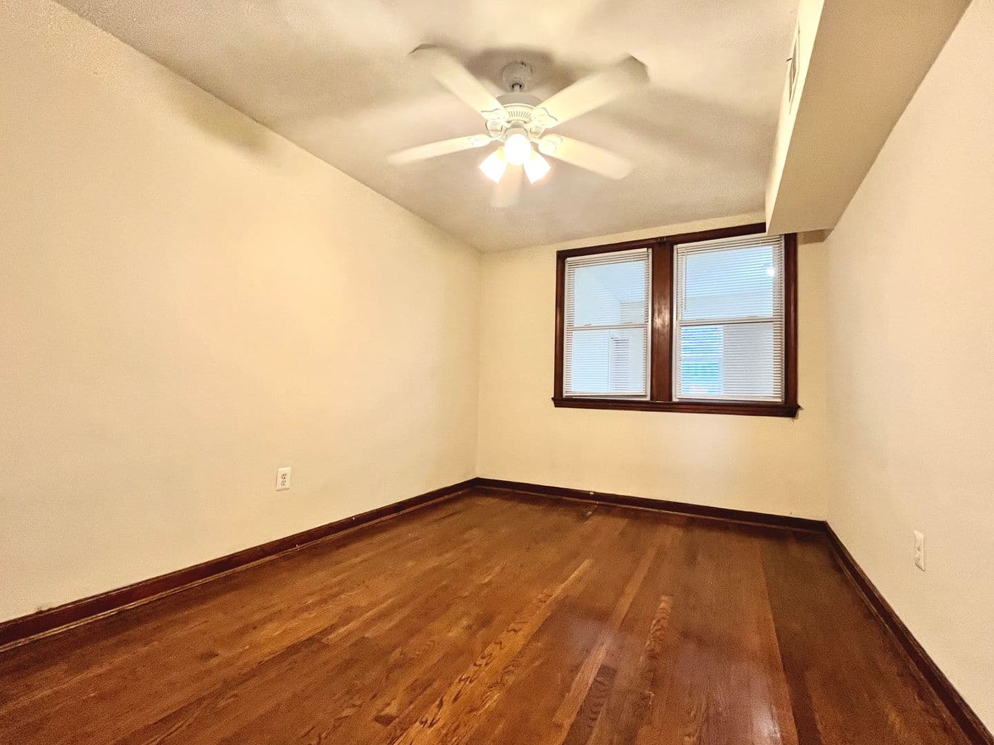Washington Apartment: 1101 - 1113 19th St NE