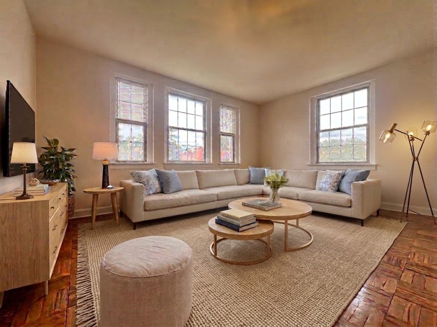 Washington Apartment: 1380 Fort Stevens Dr NW