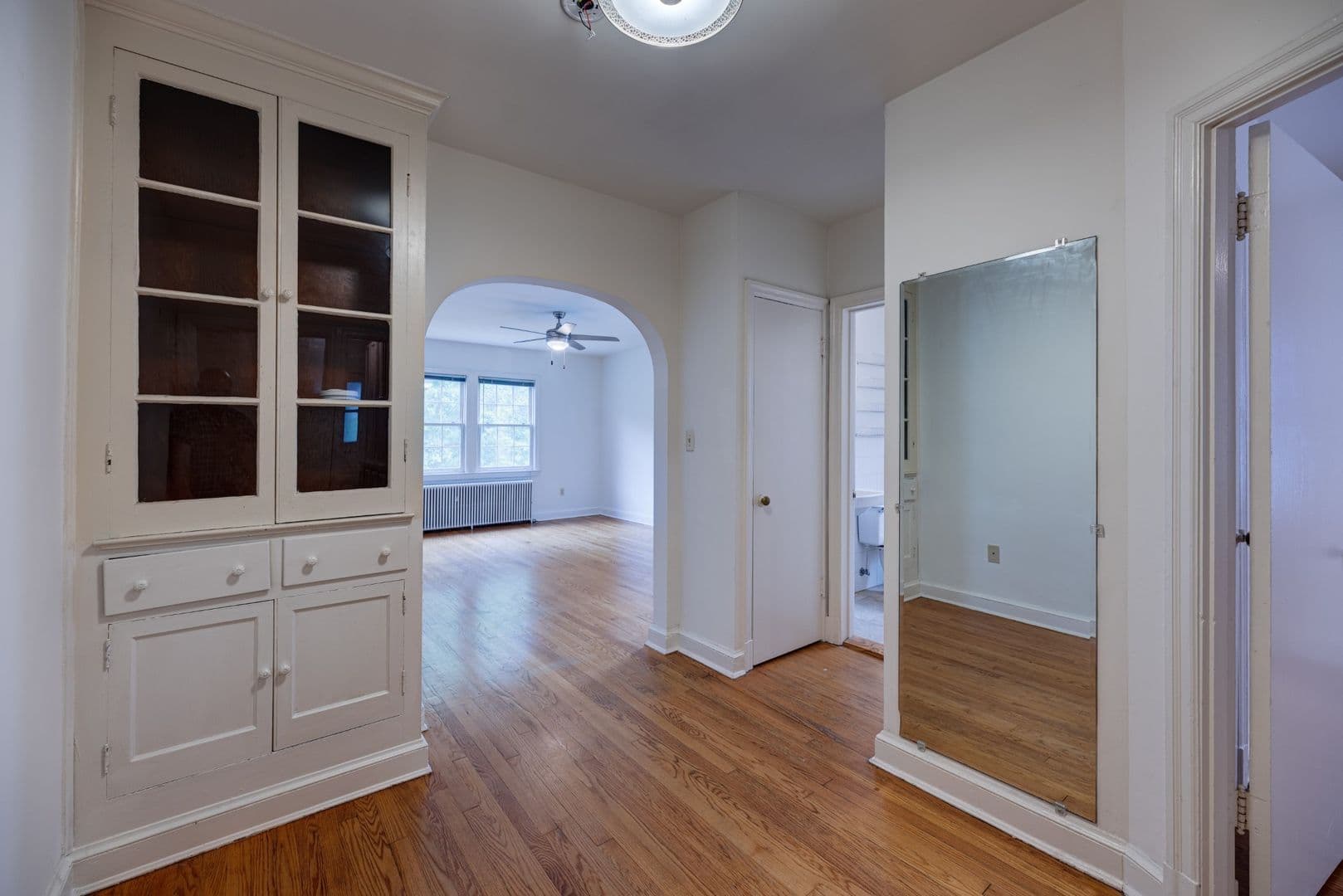 Washington Apartment: 2614 41st Street NW