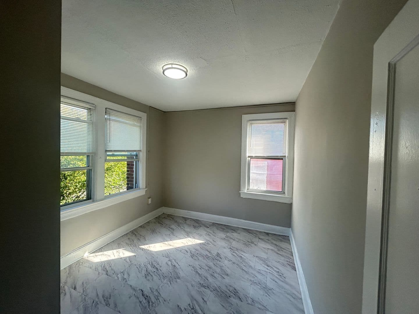 Washington Apartment: 4425 14th St NW
