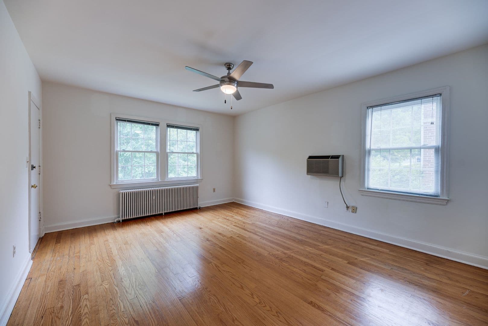 Washington Apartment: 2614 41st Street NW