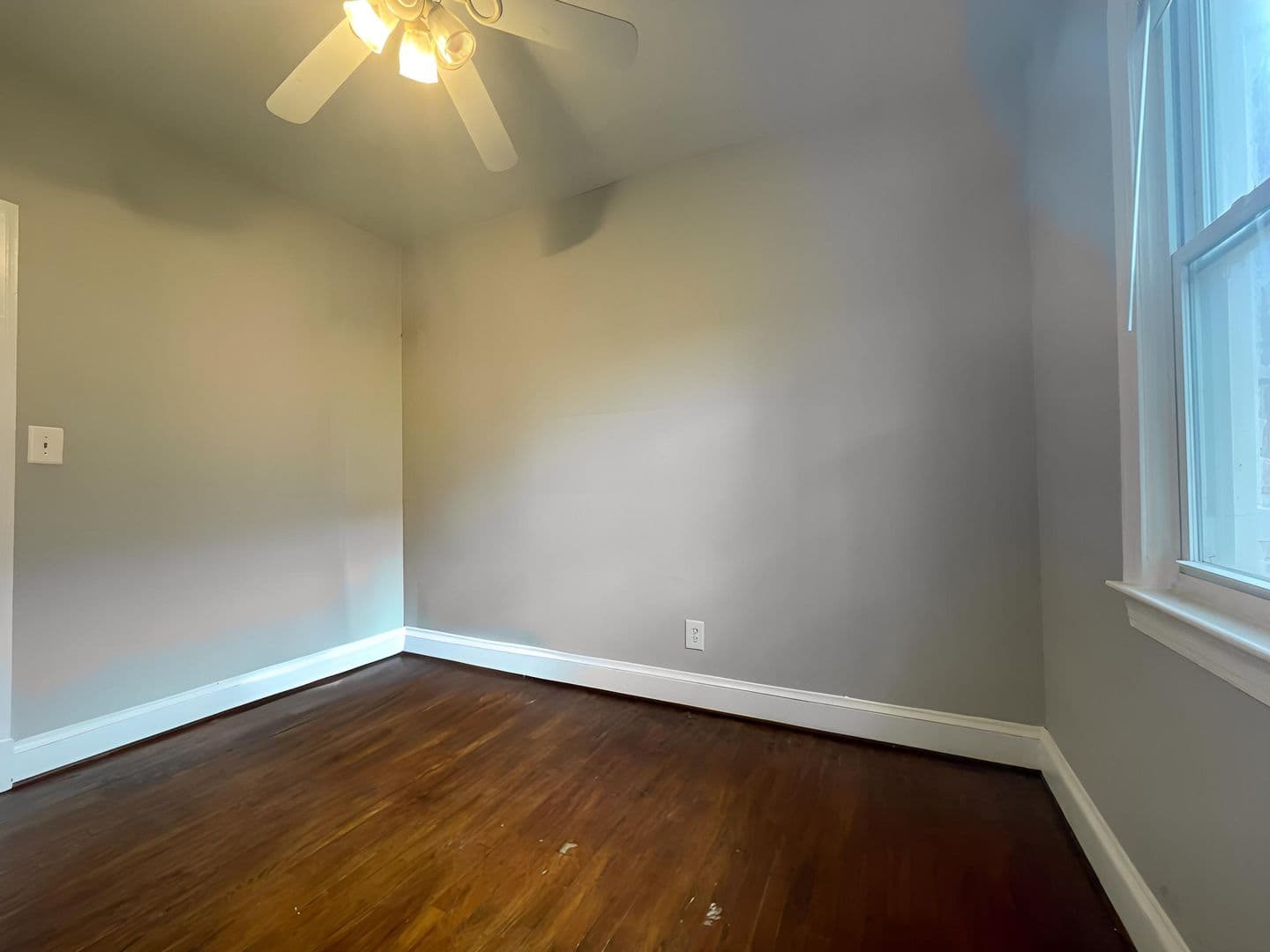 Washington Apartment: 4023 9th St NE