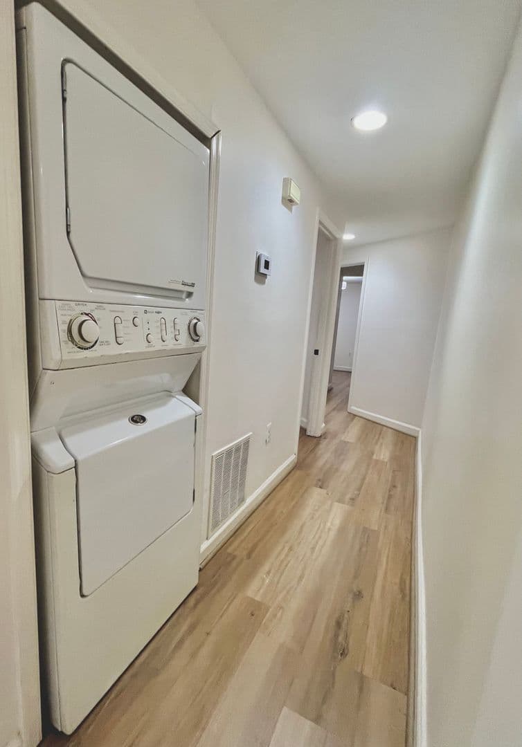 Washington House: 1446 Newton St NW