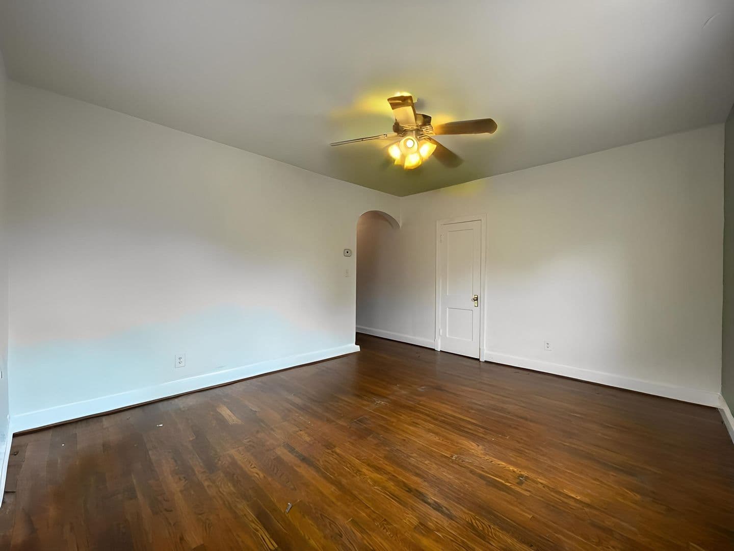 Washington Apartment: 4023 9th St NE