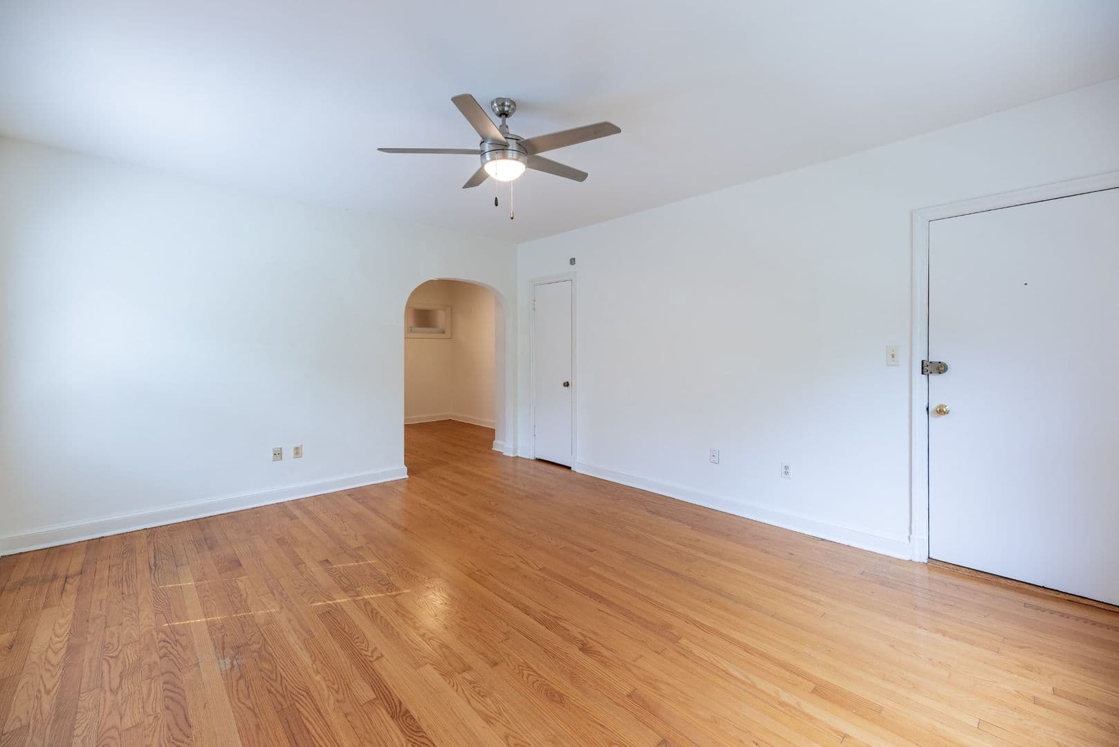 Washington Apartment: 2614 41st Street NW