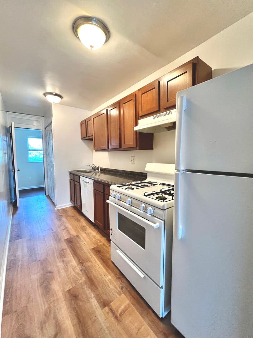 Washington Apartment: 1101 - 1113 19th St NE