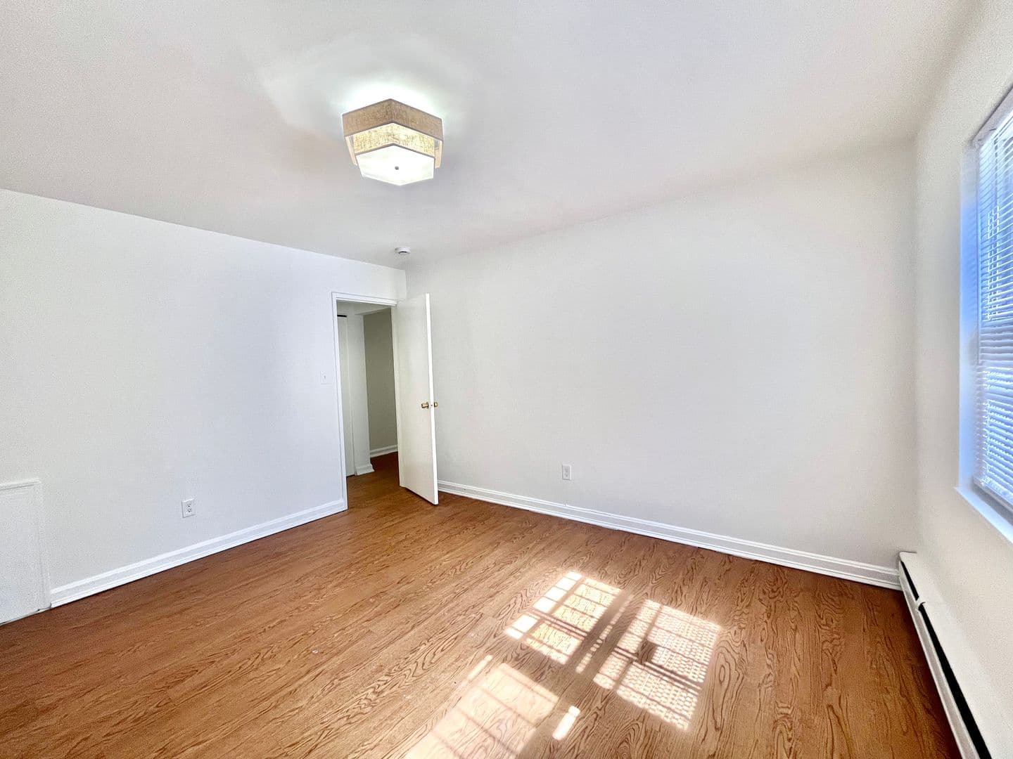 Washington Apartment: 612 12th St NE
