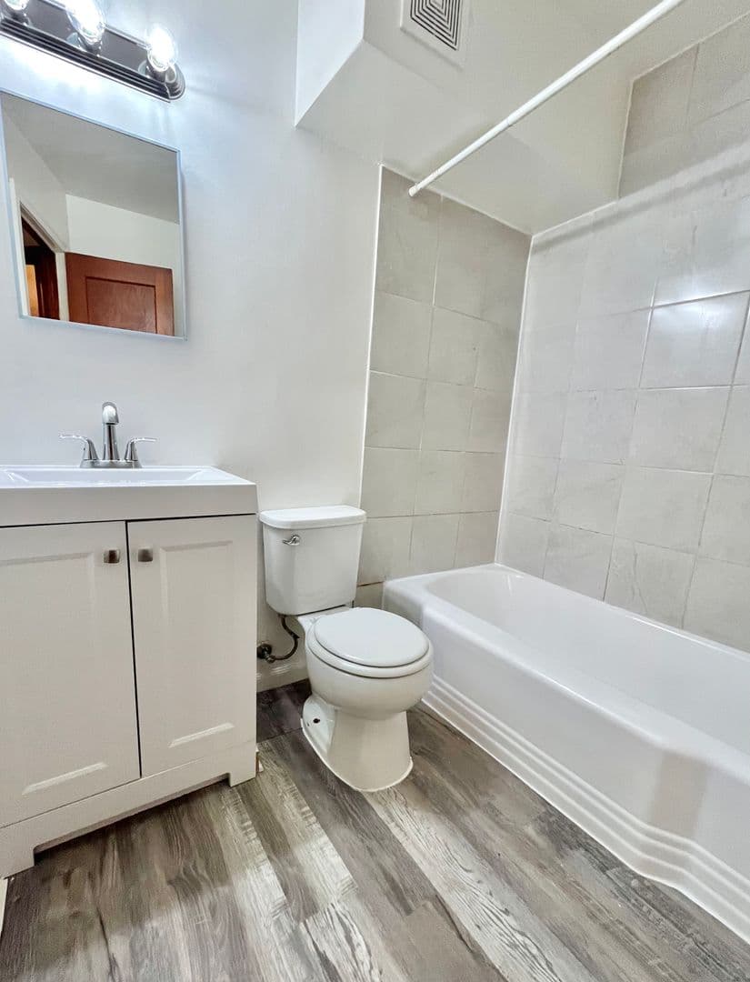 Washington Apartment: 1101 - 1113 19th St NE