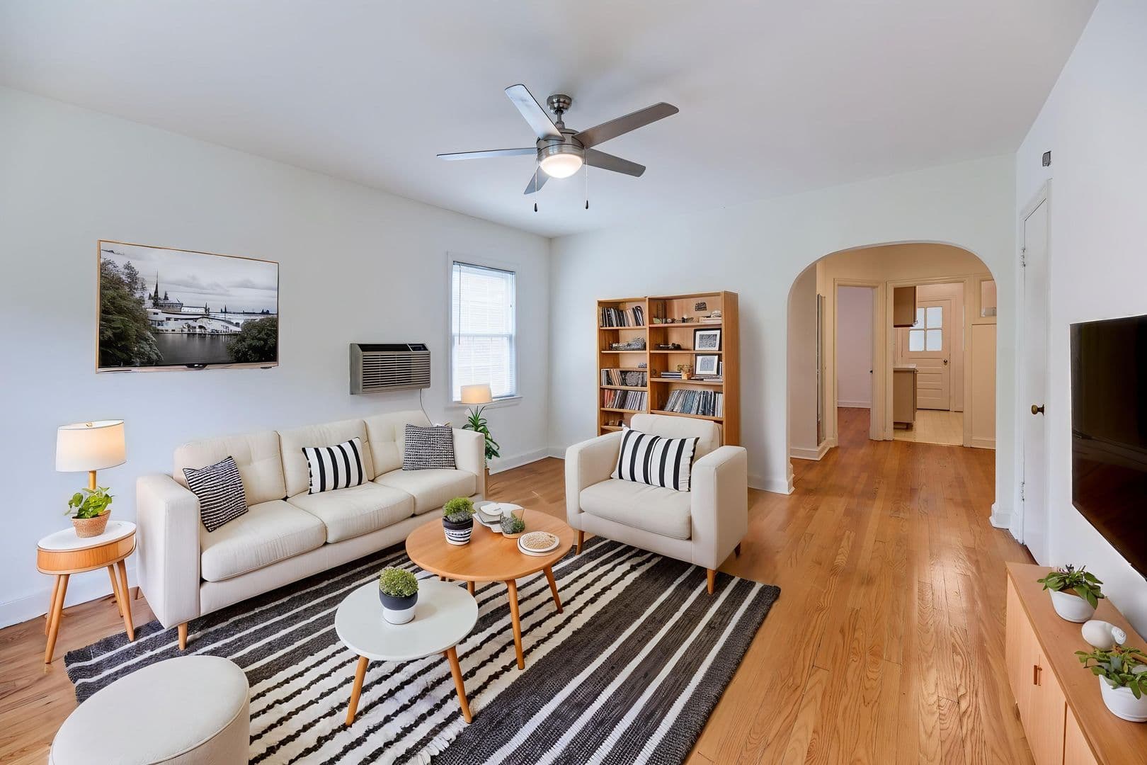 Washington Apartment: 2614 41st Street NW