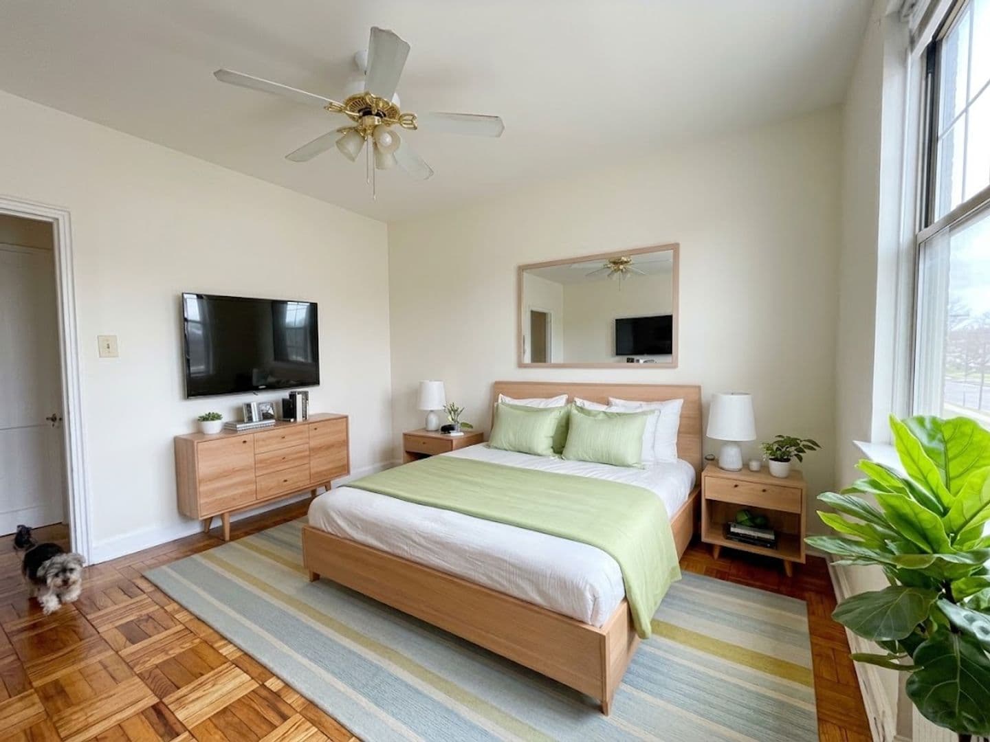 Washington Apartment: 1380 Fort Stevens Dr NW