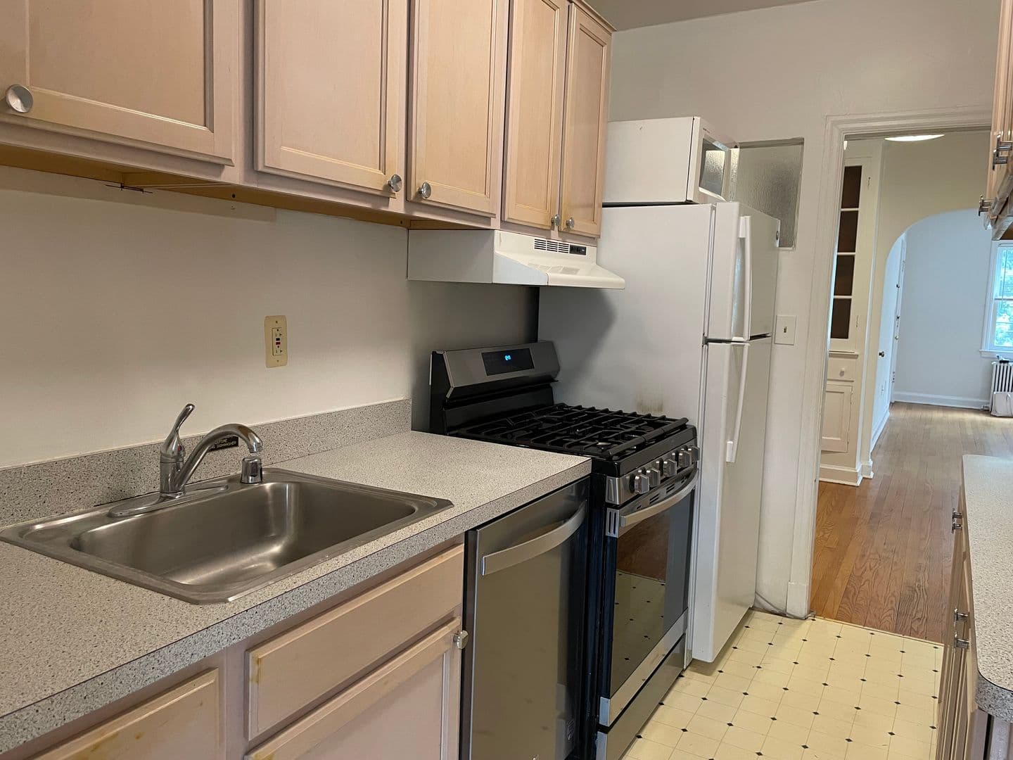 Washington Apartment: 2614 41st Street NW