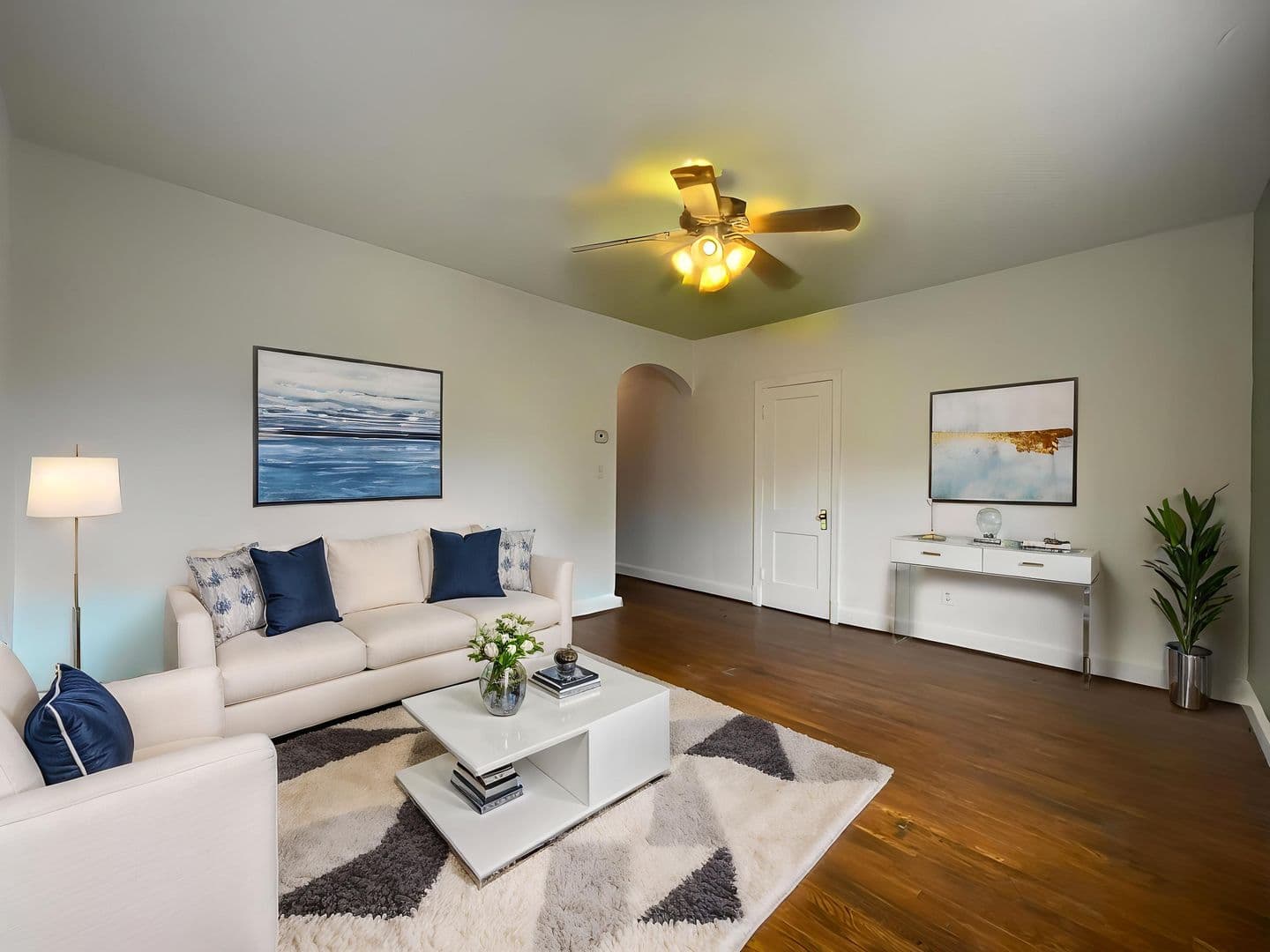 Washington Apartment: 4023 9th St NE