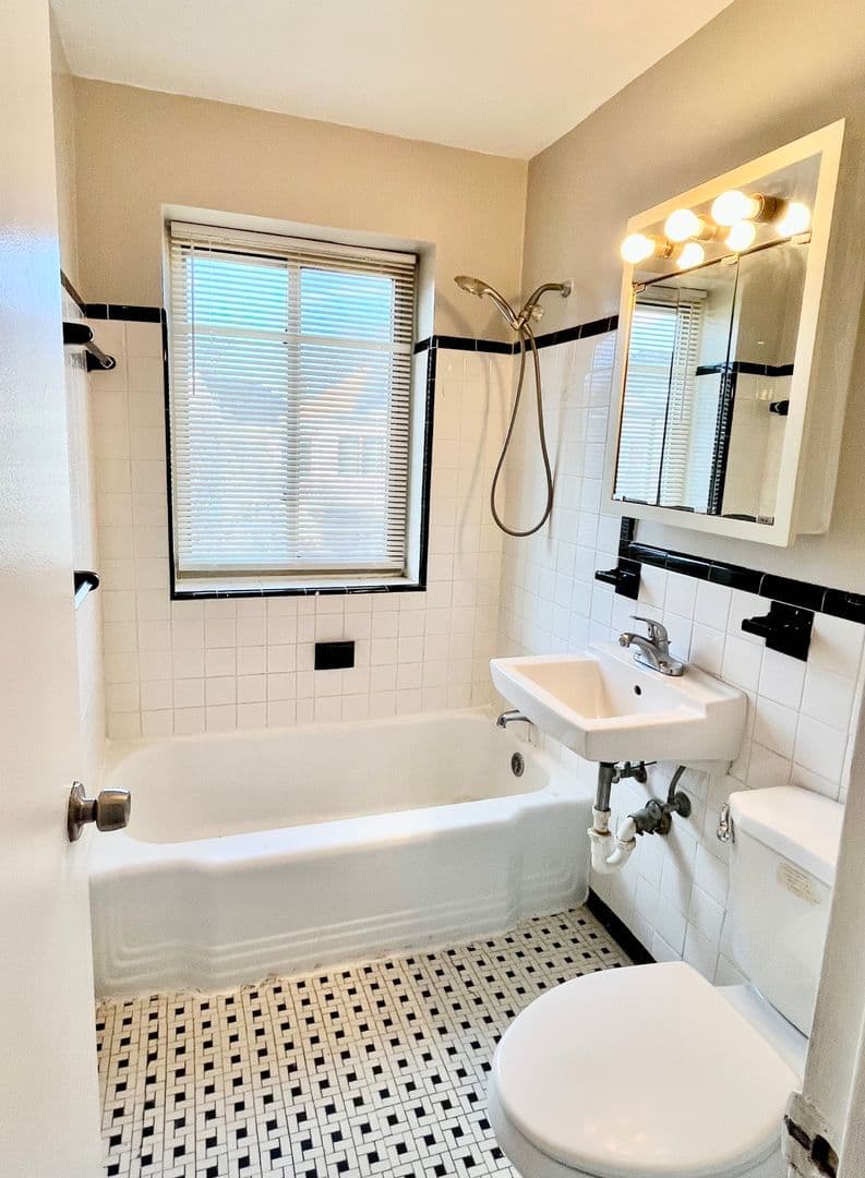 Washington Apartment: 1311 Madison St., NW