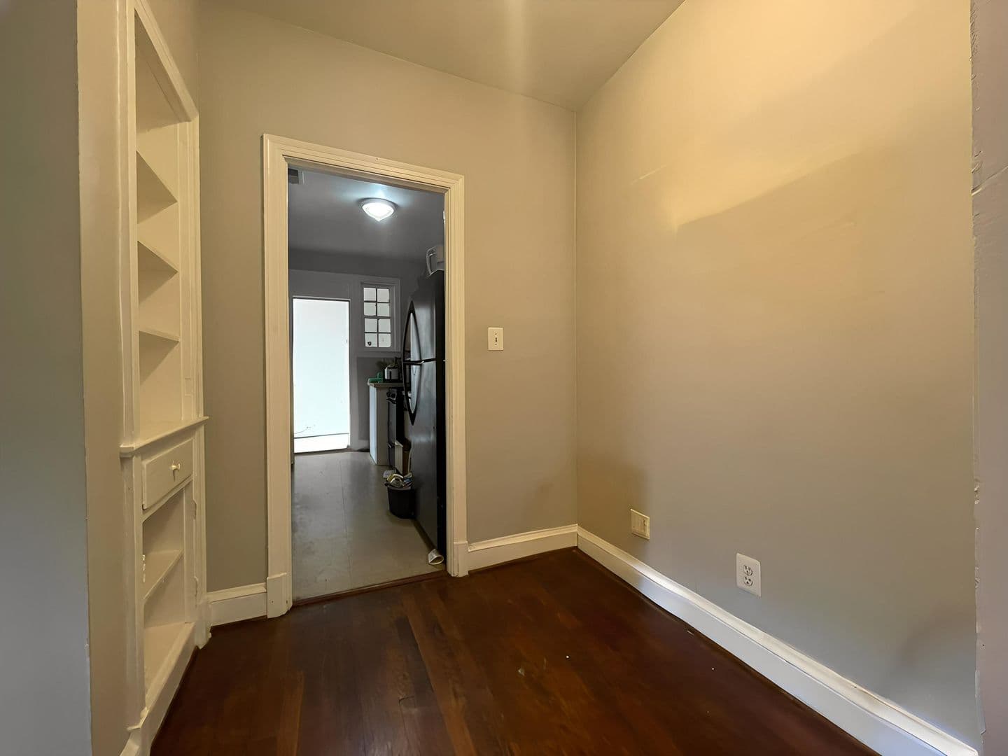Washington Apartment: 4023 9th St NE