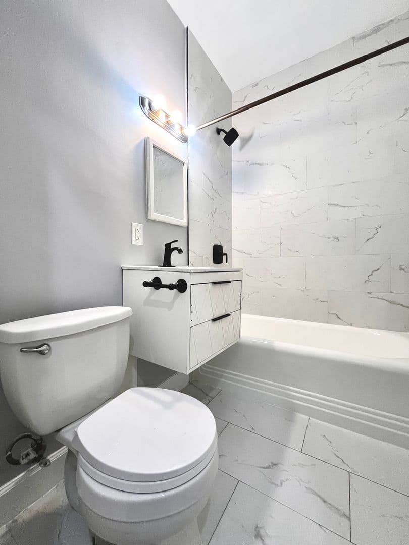 Washington Apartment: 1222 Missouri Ave NW