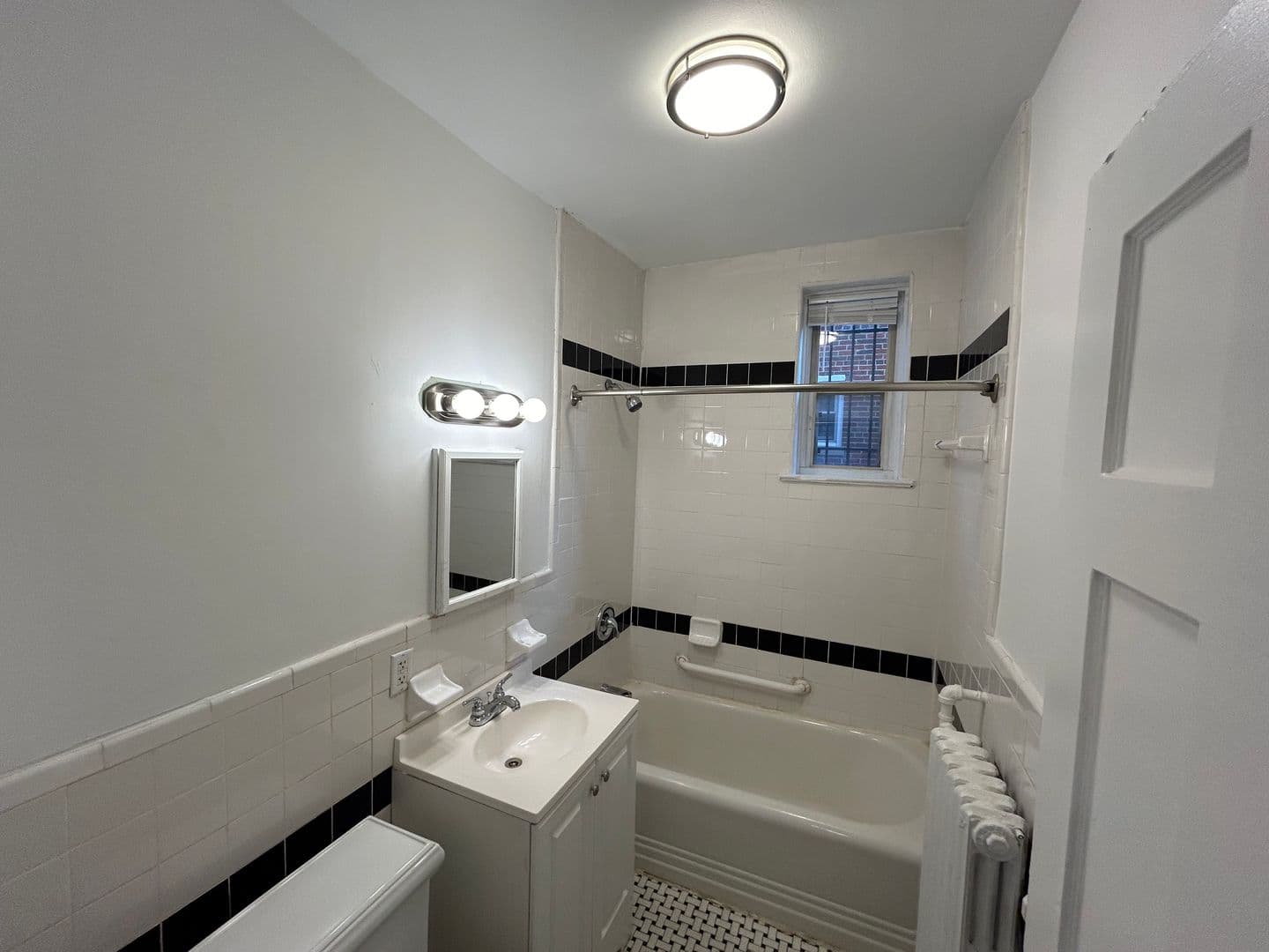 Washington Apartment: 501 Peabody St NW