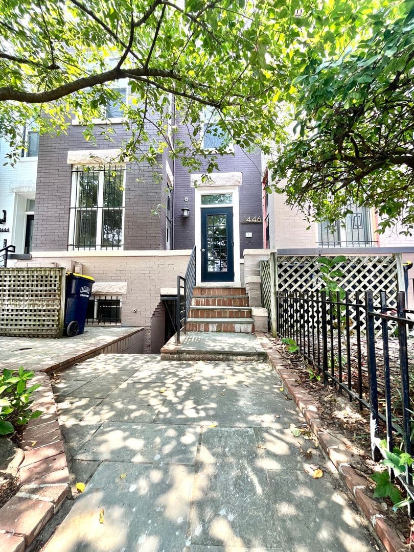Washington House: 1446 Newton St NW