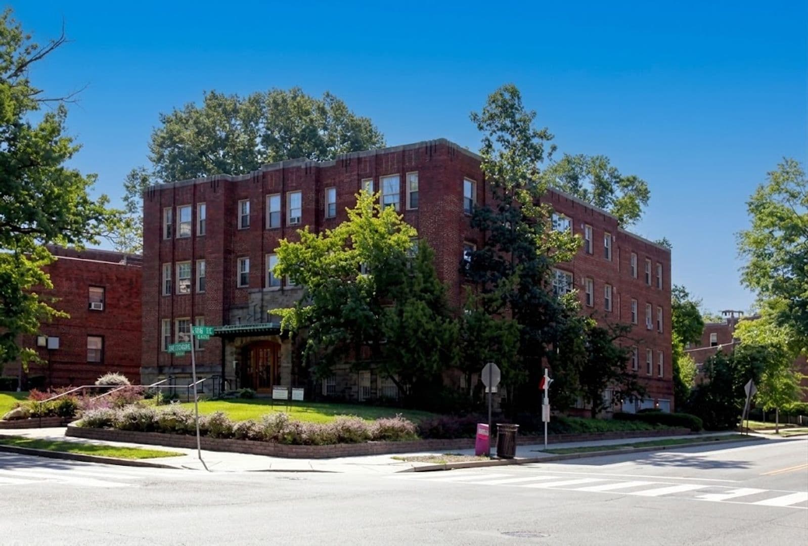 Washington Apartment: 1380 Fort Stevens Dr NW